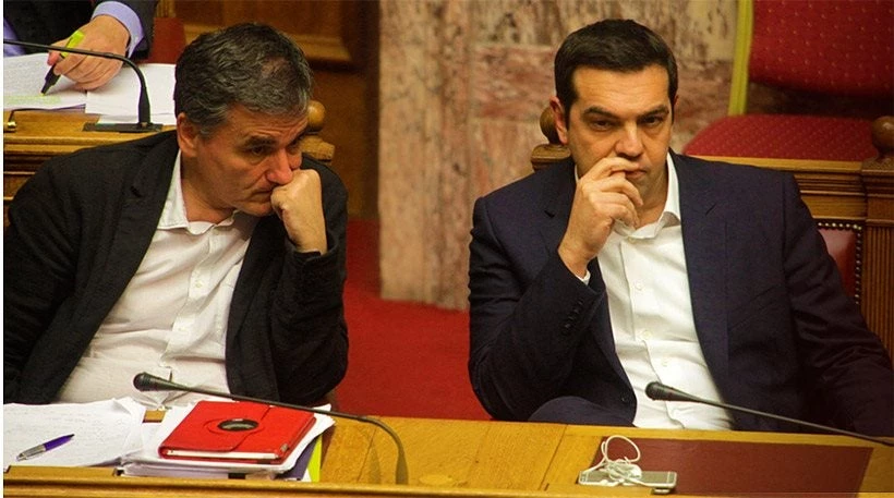 Απανωτά χαστούκια στην κυβέρνηση Τσίπρα – Μετά τα εθνικά και στην οικονομία – Δεν δίνουν δόση οι δανειστές αν δεν βγουν τα σπίτια των Ελλήνων στο σφυρί